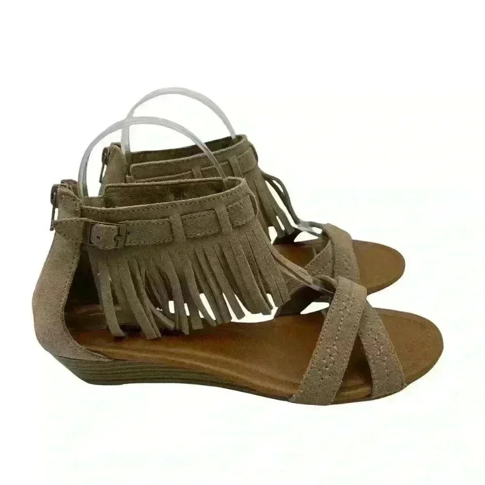 Minnetonka fringe wedge sandals tan size 8 women’s zip back